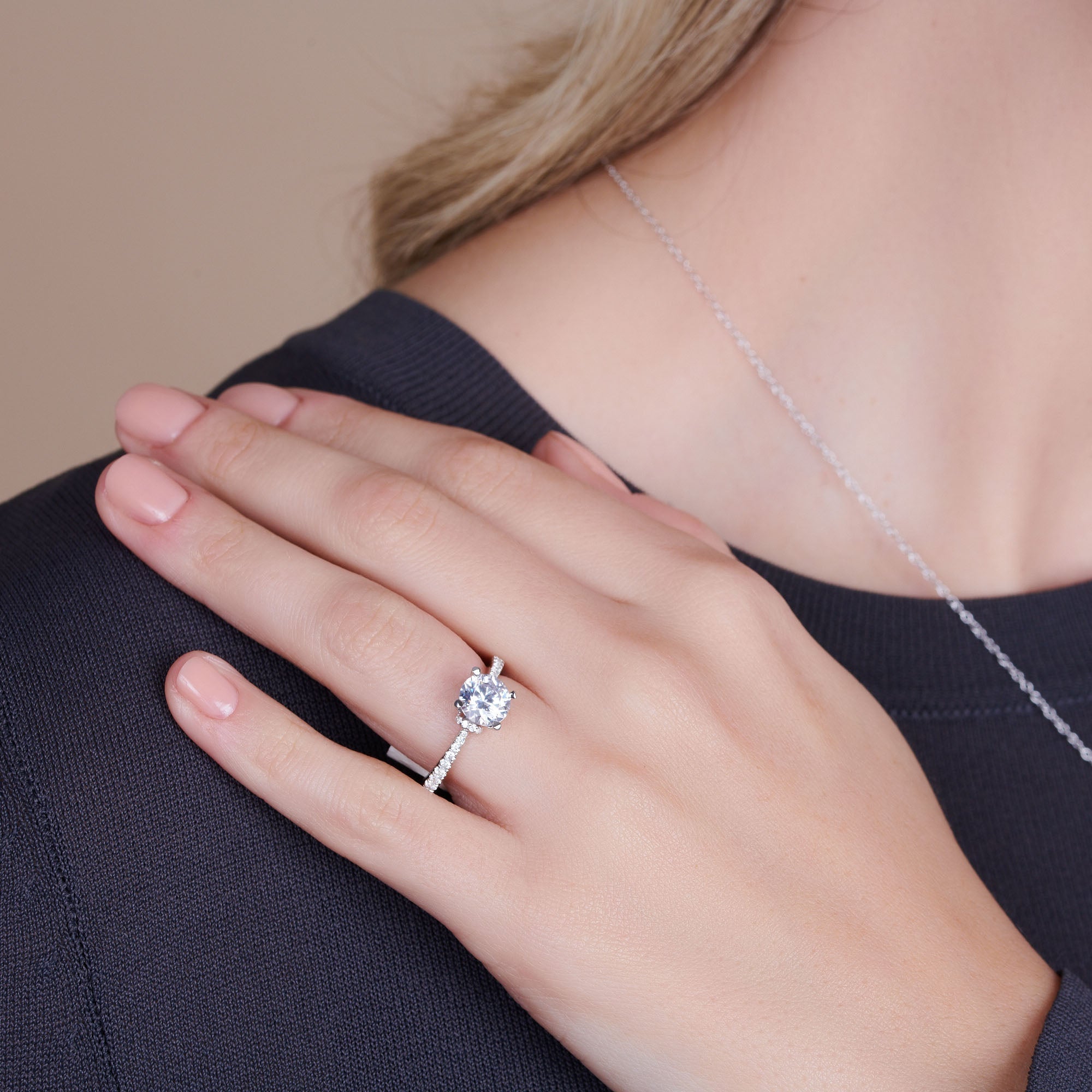 The Timeless Elegance of the Oval Ring The Timeless Elegance of the Oval Ring
