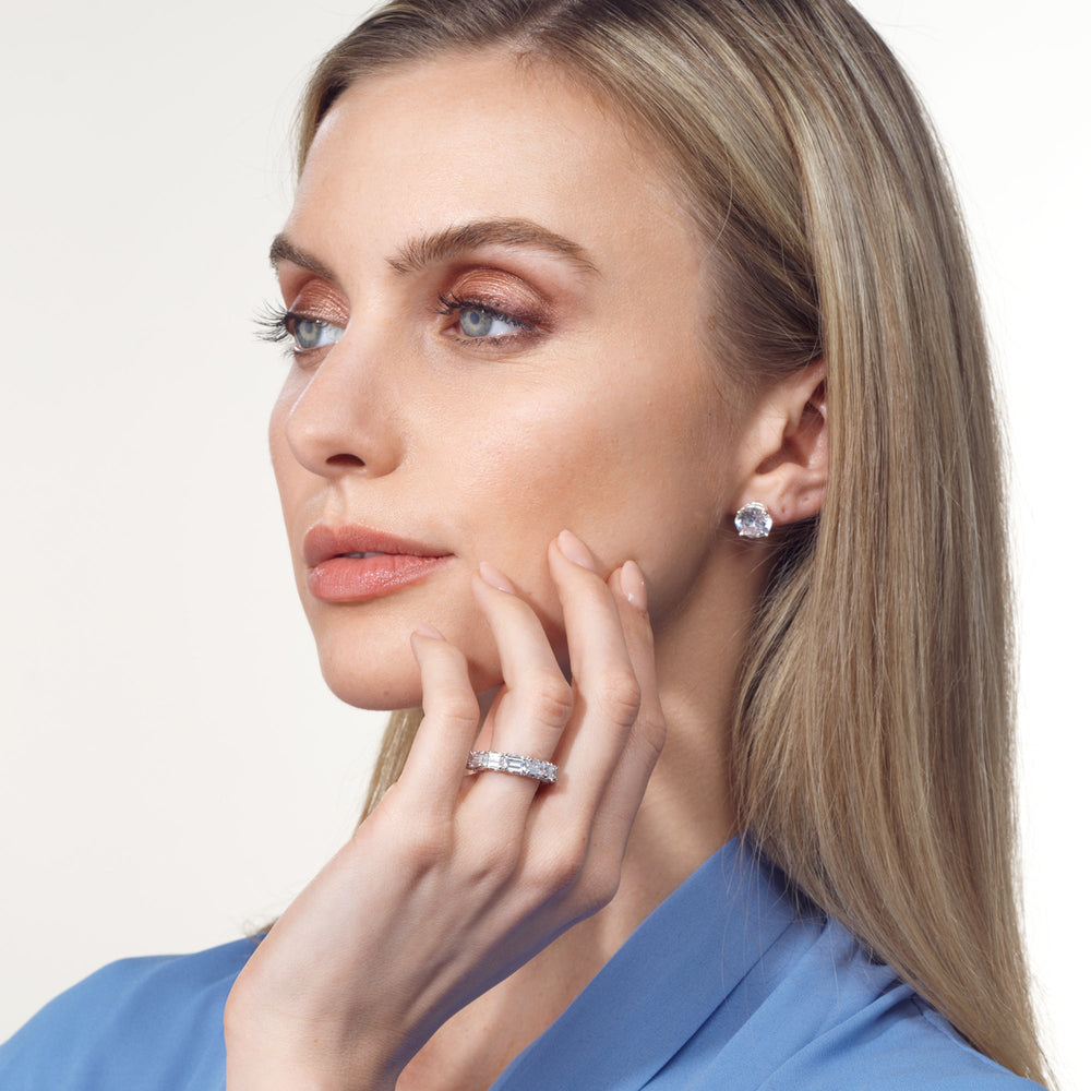 Model Wearing The Grün Eternity Ring view